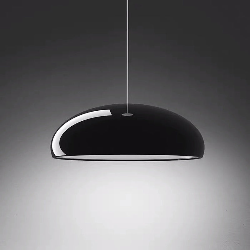 Lampe suspendue au design italien pour cuisine sur fond gris